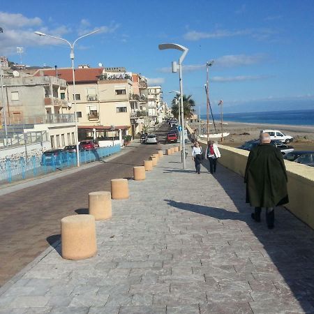 Appartamento Di Pregio In Piazza Durante Letojanni Taormina Exterior photo