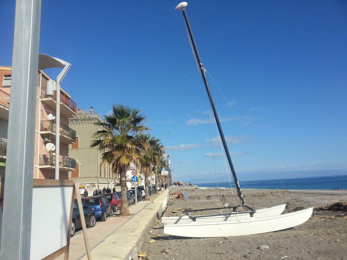 Appartamento Di Pregio In Piazza Durante Letojanni Taormina Exterior photo